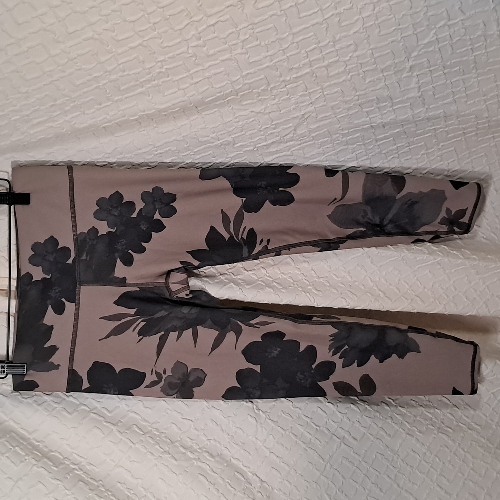 Becco leggings in neutral tones Size large